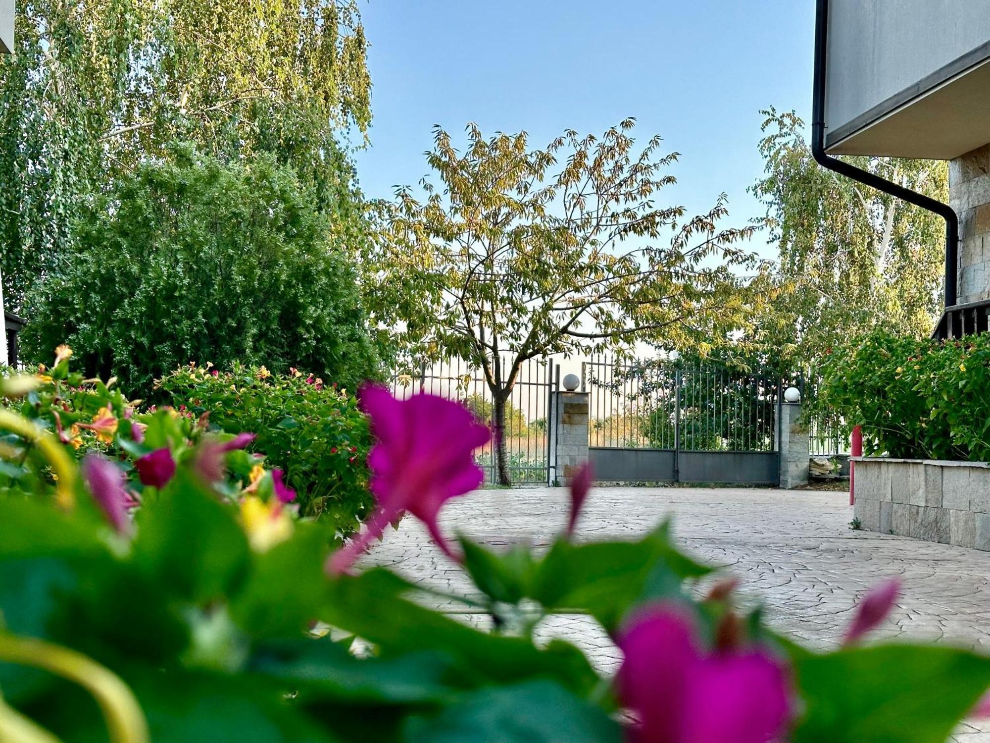 Menada Imperial Heights Villas Slăntjev Brjag Exteriör bild