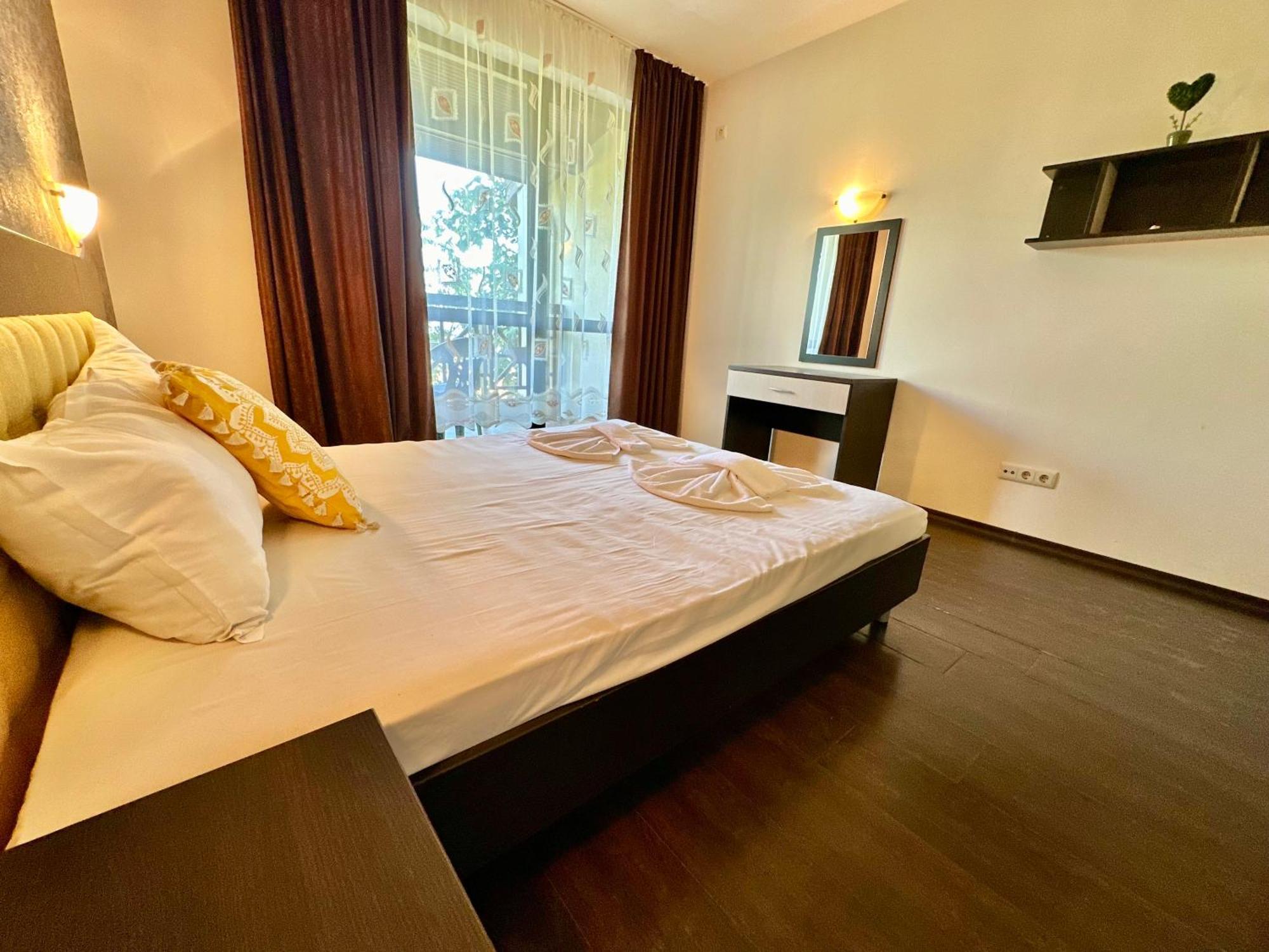 Menada Imperial Heights Villas Slăntjev Brjag Exteriör bild