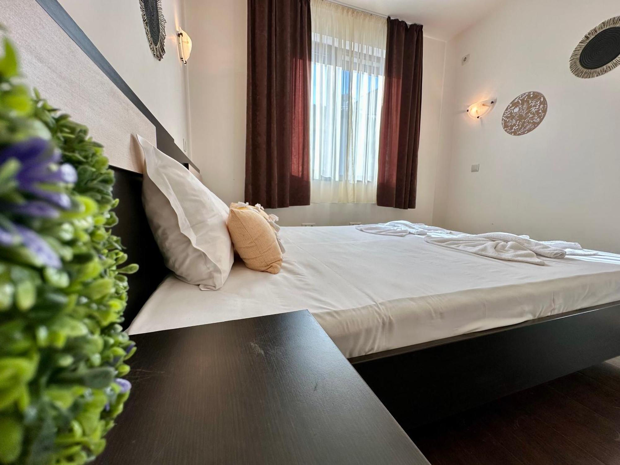 Menada Imperial Heights Villas Slăntjev Brjag Exteriör bild