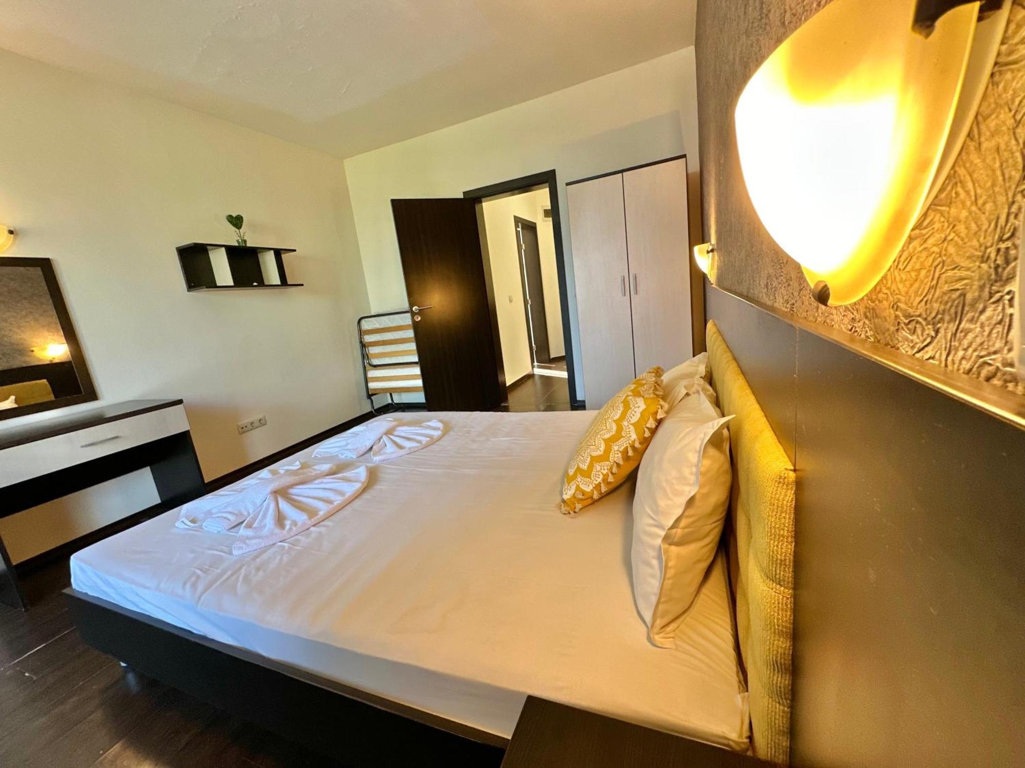 Menada Imperial Heights Villas Slăntjev Brjag Exteriör bild