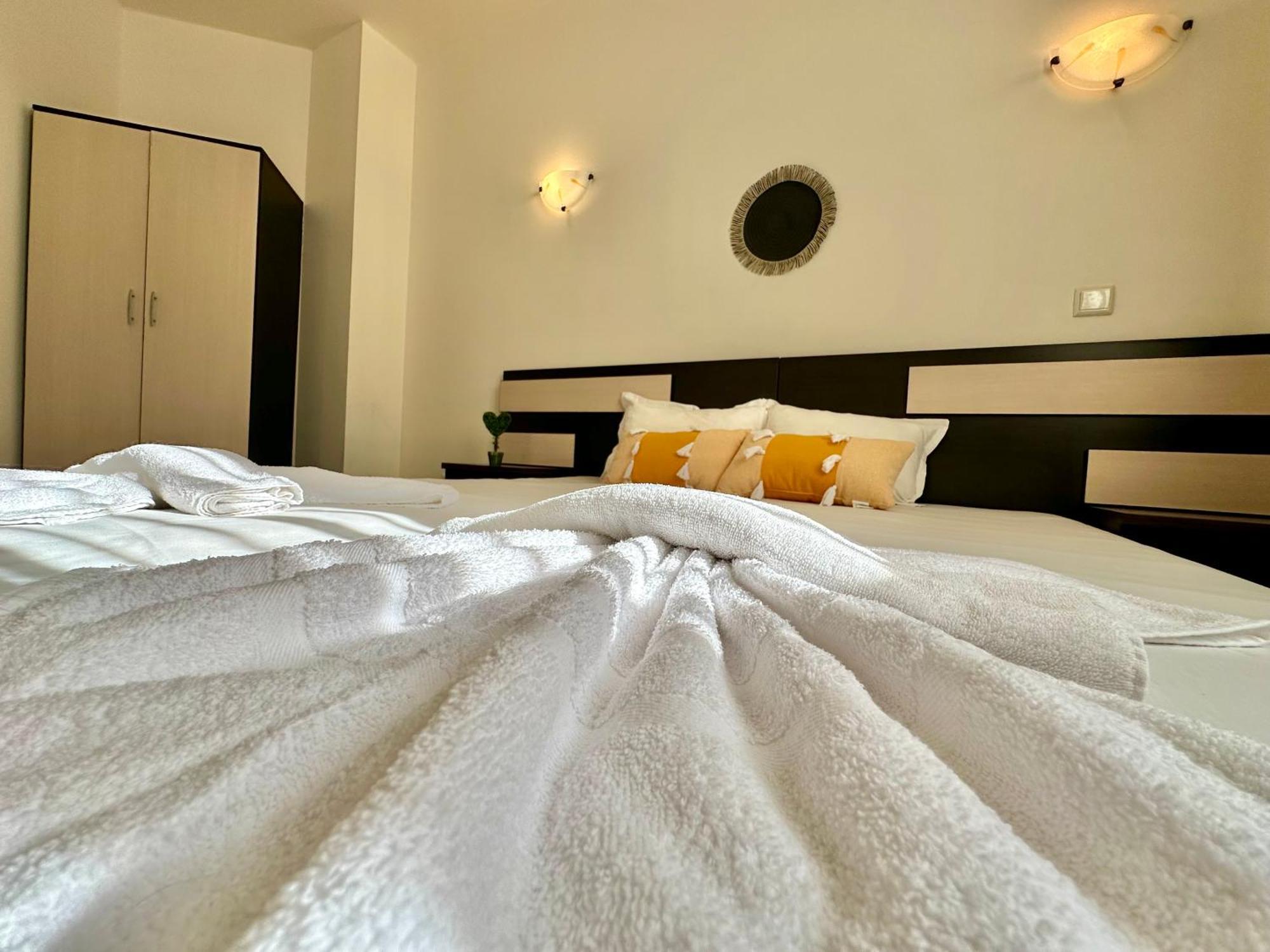 Menada Imperial Heights Villas Slăntjev Brjag Exteriör bild